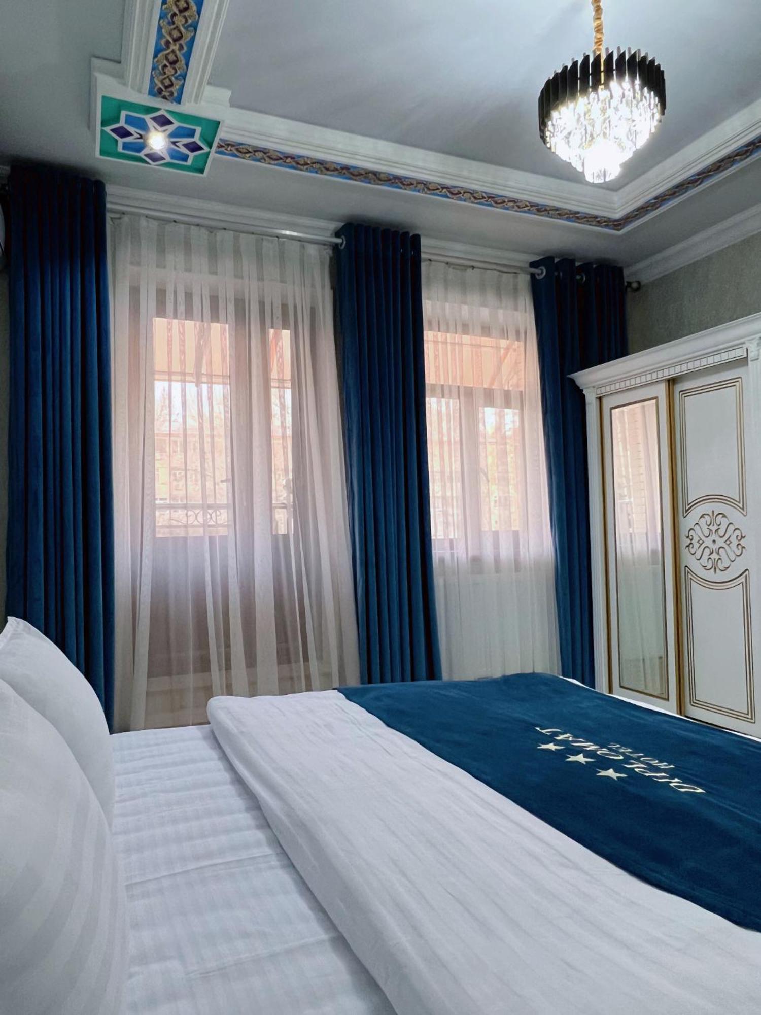 Diplomat Premium Hotel Szamarkand Kültér fotó